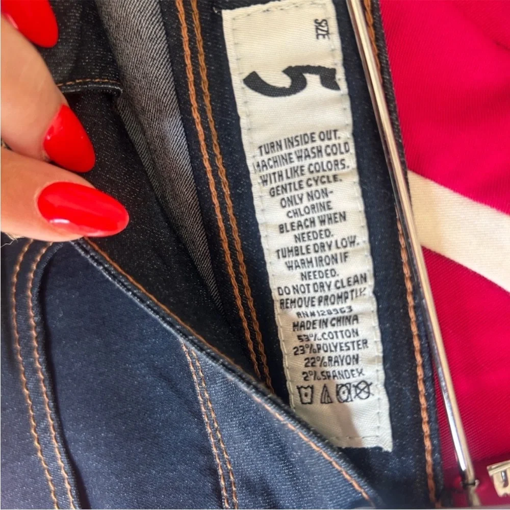 ⭐️ NEW Indigo Rein Dark Wash Jean Shorts size 5